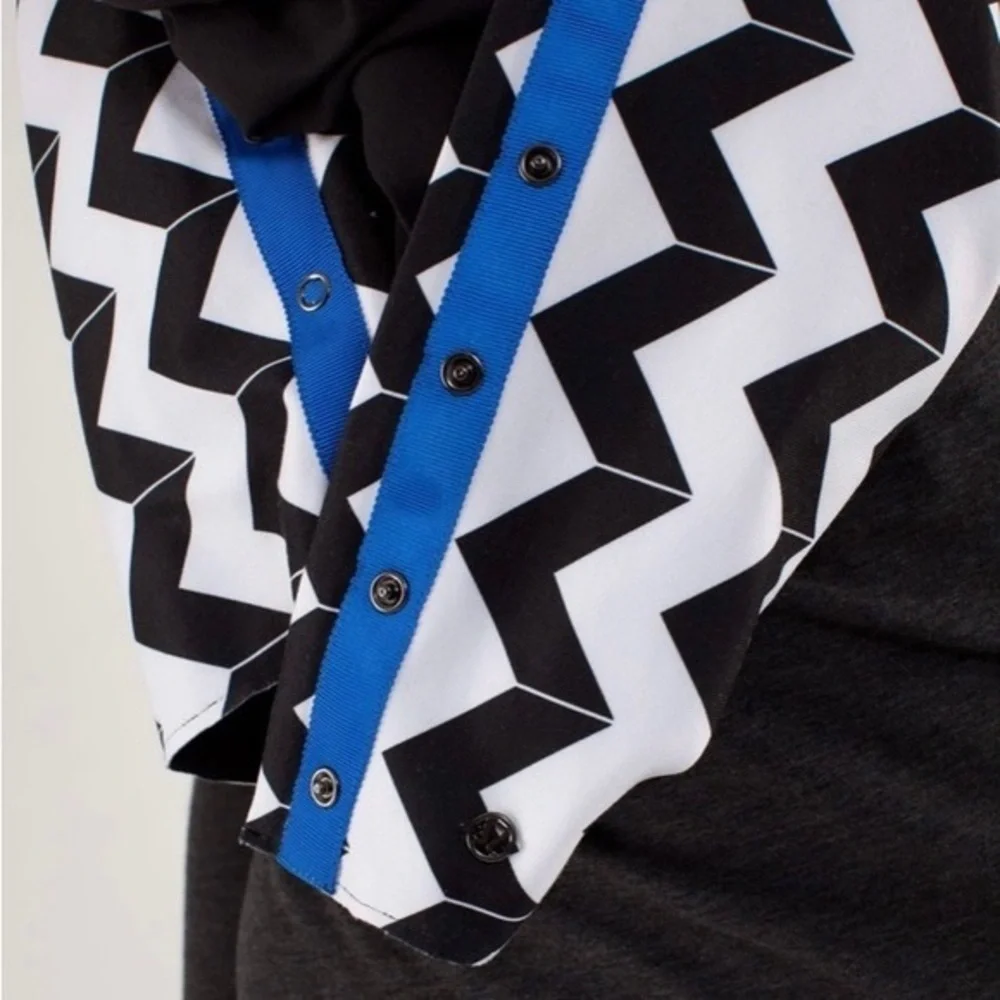 Lululemon Vinyasa Scarf Luon Light Arrow Chevron White Black Snap Button EUC OS